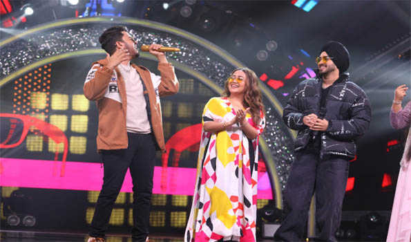 595px x 350px - Indian Idol 13: Neha Kakkar grooves on 'Kala Chashma'