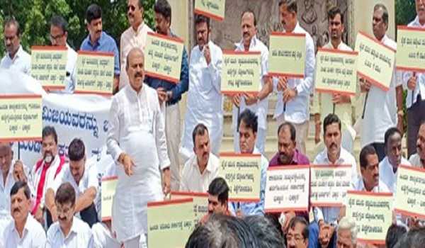 BJP Holds Massive Protest Outside K'taka Assembly Over Jain Muni Murder ...